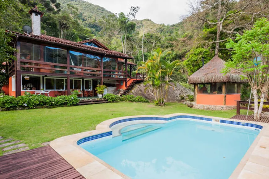 Foto 1 de Casa de Condomínio com 4 Quartos para alugar, 250m² em Fazenda Inglesa, Petrópolis