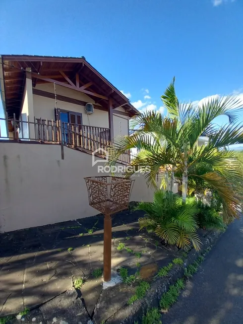 Foto 1 de Casa com 4 Quartos para venda ou aluguel, 210m² em São Jorge, Portão