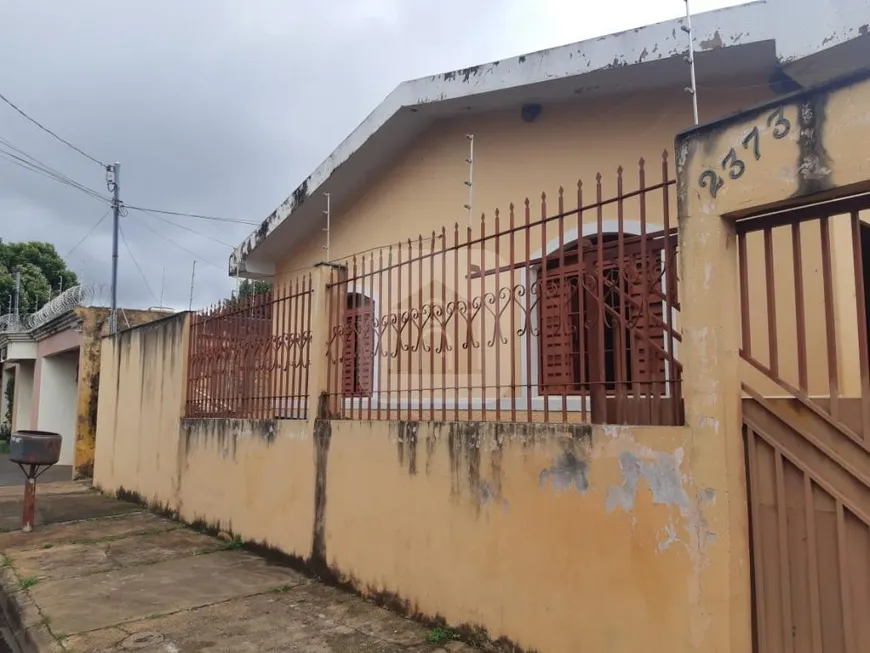 Foto 1 de Casa com 2 Quartos à venda, 70m² em Saraiva, Uberlândia