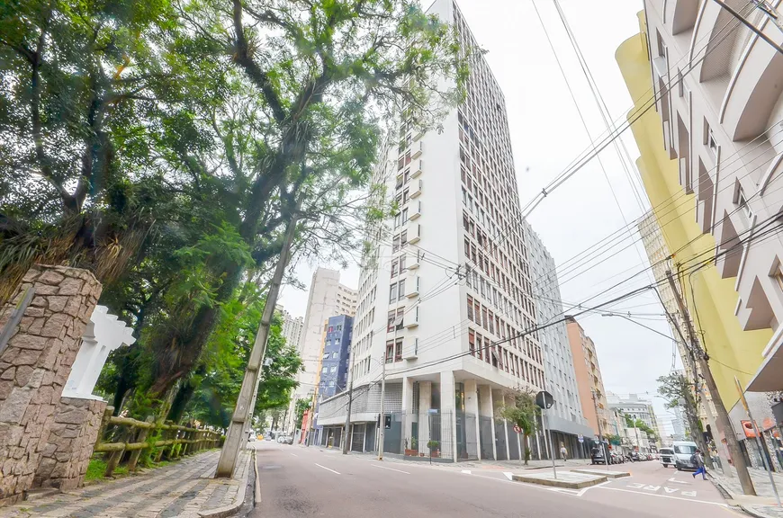 Foto 1 de Apartamento com 3 Quartos à venda, 131m² em Centro, Curitiba