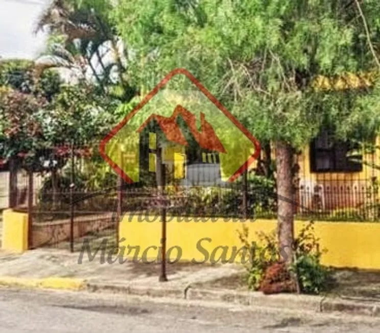Foto 1 de Sobrado com 3 Quartos para venda ou aluguel, 204m² em Jardim Rosely, Pindamonhangaba