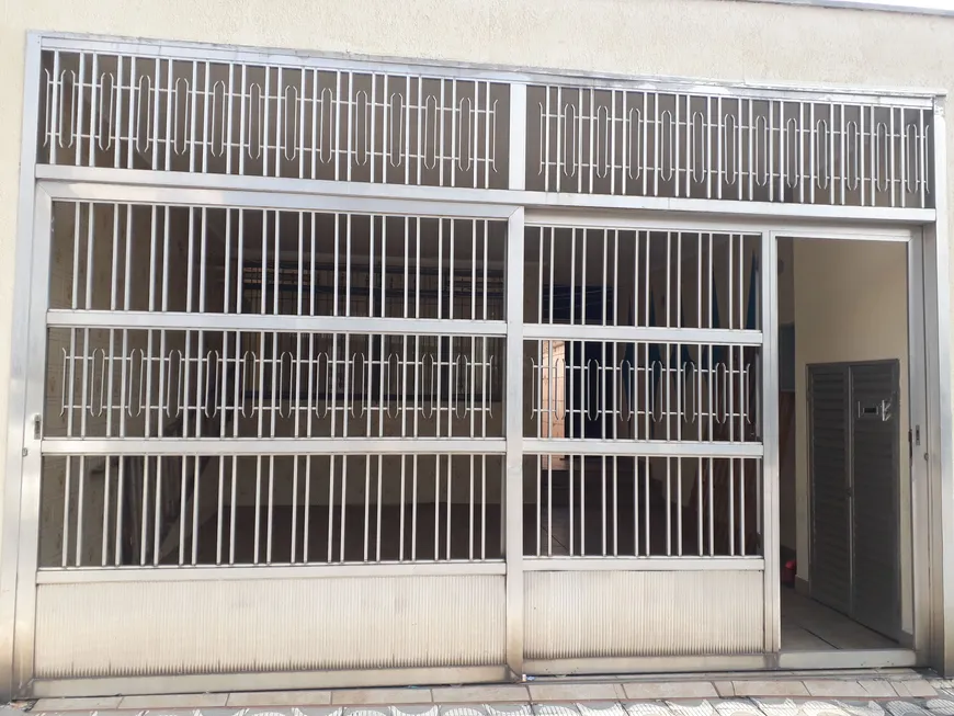 Foto 1 de Sobrado com 3 Quartos para alugar, 180m² em Vila Nhocune, São Paulo