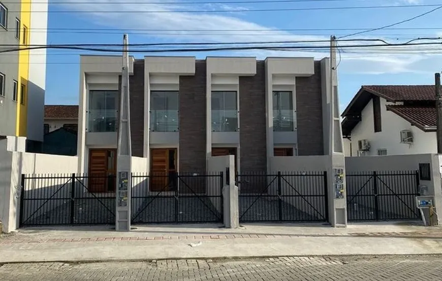 Foto 1 de Sobrado com 2 Quartos à venda, 64m² em Jardim Iririú, Joinville