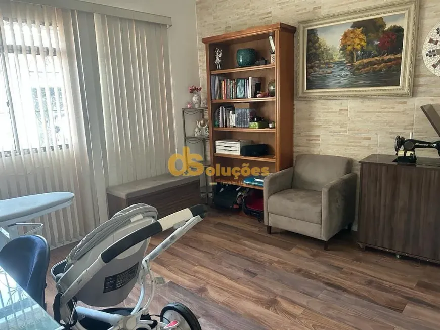 Foto 1 de Sobrado com 5 Quartos à venda, 230m² em Canindé, São Paulo