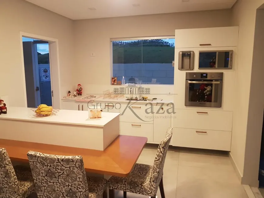 Foto 1 de Casa de Condomínio com 3 Quartos à venda, 247m² em Condomínio Residencial Mantiqueira, São José dos Campos