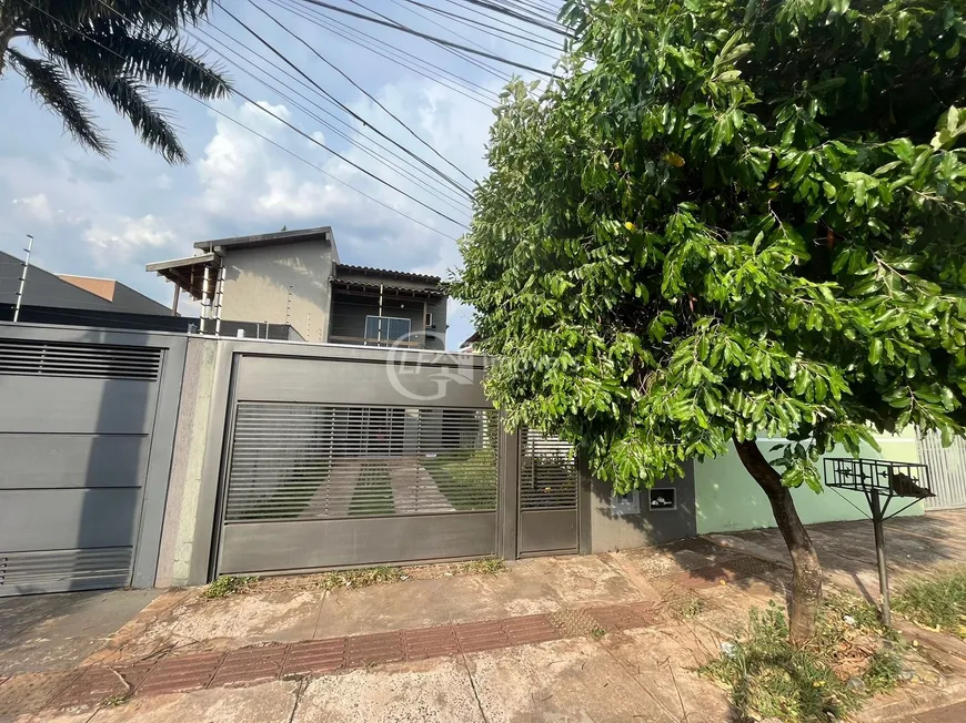 Foto 1 de Sobrado com 4 Quartos à venda, 174m² em Vila Palmira, Campo Grande