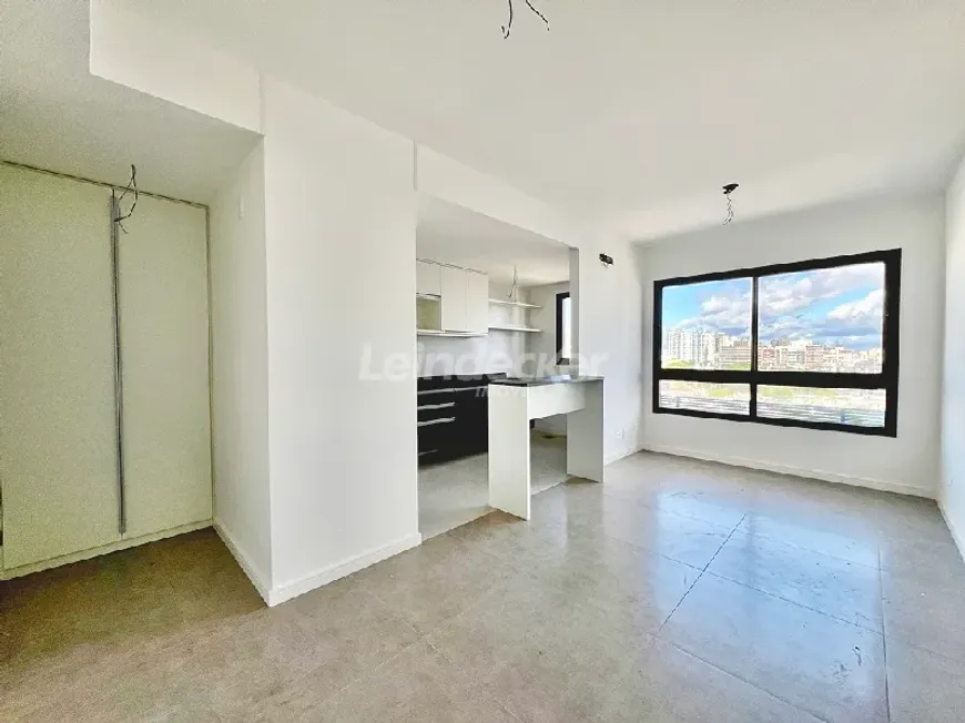 Foto 1 de Apartamento com 2 Quartos para alugar, 61m² em Azenha, Porto Alegre