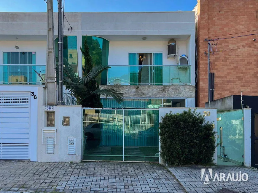 Foto 1 de Casa com 3 Quartos à venda, 355m² em Praia dos Amores, Balneário Camboriú