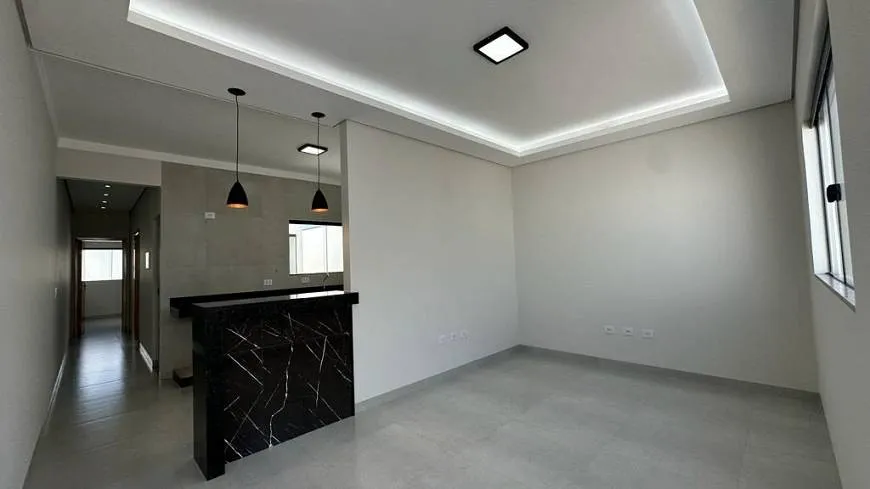 Foto 1 de Casa com 2 Quartos à venda, 70m² em Mansorur, Uberlândia