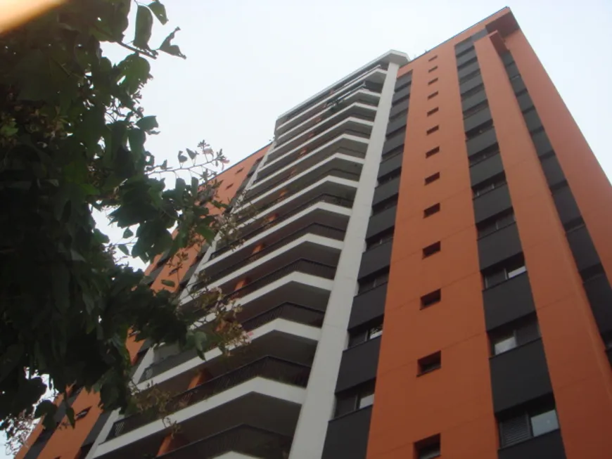 Foto 1 de Apartamento com 3 Quartos para alugar, 108m² em Moema, São Paulo