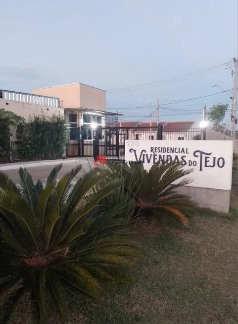 Foto 1 de Casa de Condomínio com 2 Quartos à venda, 65m² em Chácara das Rosas, Cachoeirinha