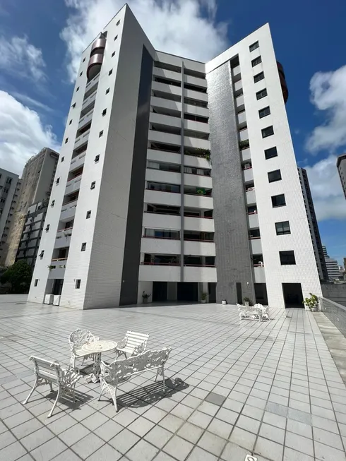 Foto 1 de Apartamento com 3 Quartos para alugar, 140m² em Meireles, Fortaleza