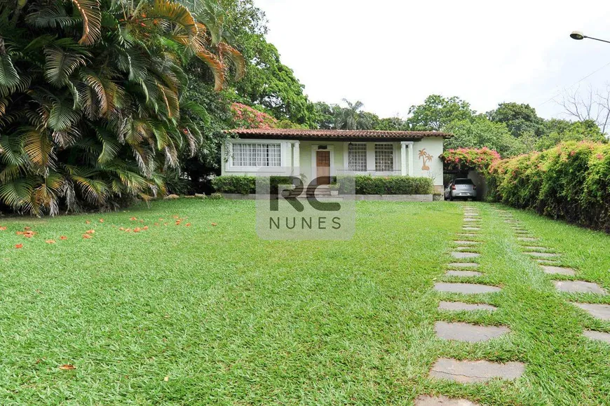 Foto 1 de Casa com 9 Quartos à venda, 396m² em Braúnas, Belo Horizonte