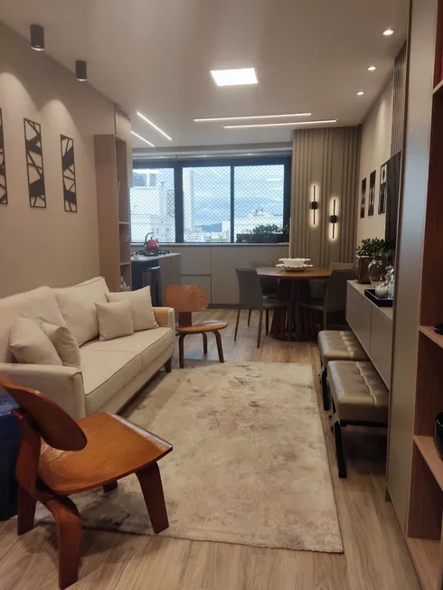 Foto 1 de Apartamento com 2 Quartos para alugar, 95m² em Nacoes, Balneário Camboriú