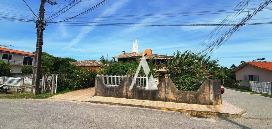 Foto 1 de Casa com 3 Quartos à venda, 197m² em Areias de Palhocinha, Garopaba