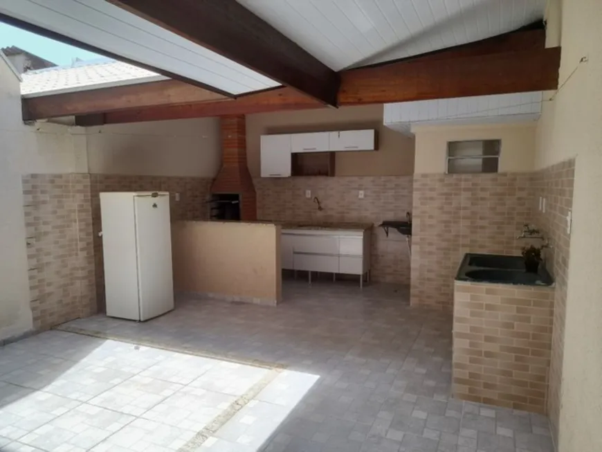 Foto 1 de Casa com 3 Quartos à venda, 210m² em Parque Industrial, São José dos Campos