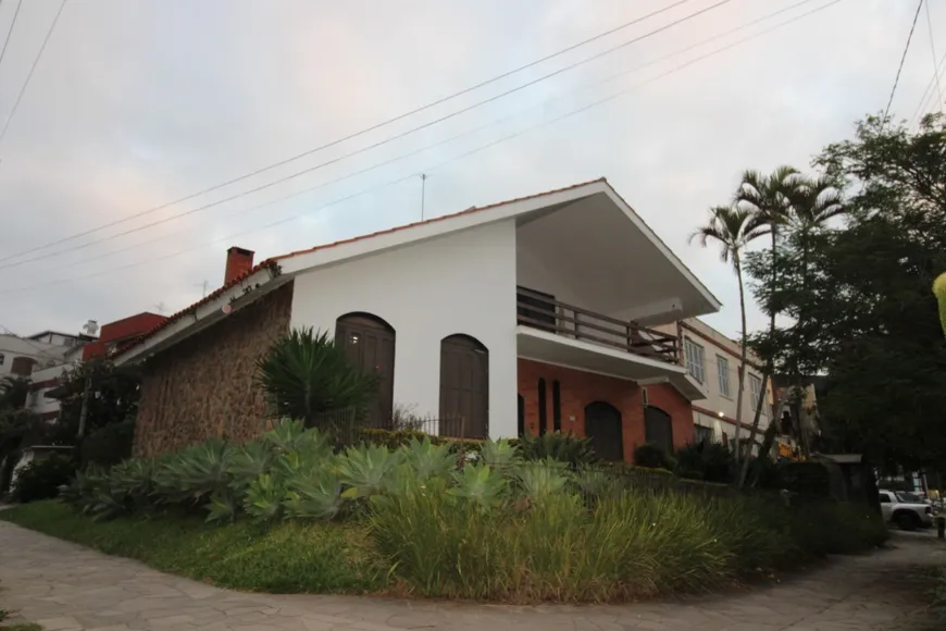 Foto 1 de Imóvel Comercial com 7 Quartos para venda ou aluguel, 410m² em Chácara das Pedras, Porto Alegre