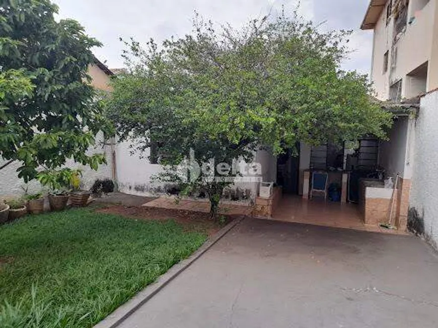 Foto 1 de Casa com 4 Quartos à venda, 225m² em Centro, Uberlândia