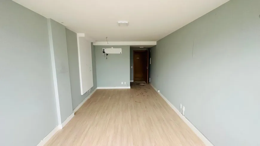 Foto 1 de Sala Comercial para alugar, 24m² em Recreio Dos Bandeirantes, Rio de Janeiro