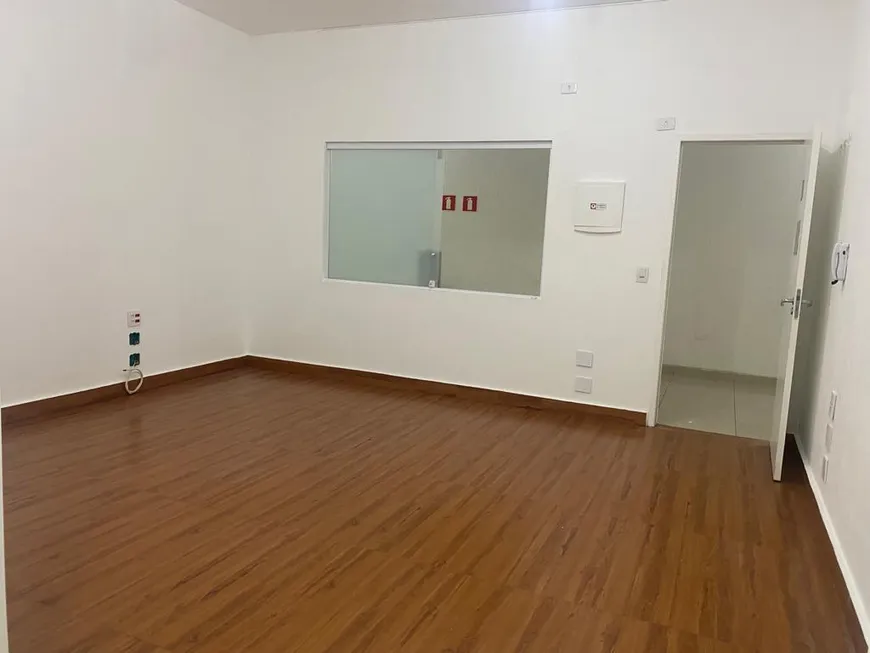 Foto 1 de Sala Comercial com 1 Quarto para alugar, 30m² em Jardim Ampliação, São Paulo