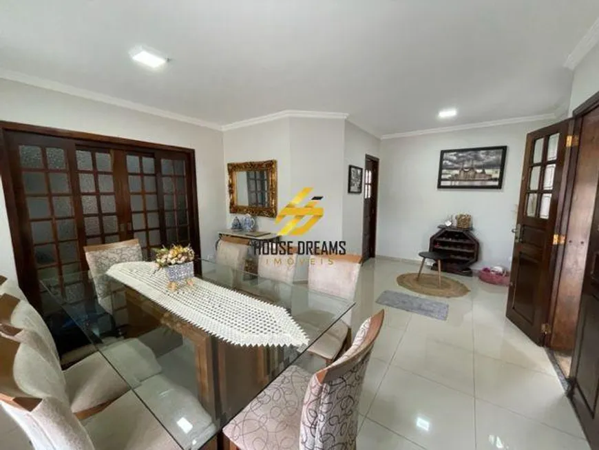 Foto 1 de Casa com 3 Quartos à venda, 243m² em Cajuru, Curitiba