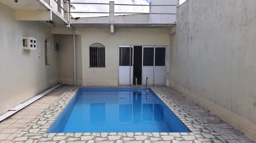 Foto 1 de Casa de Condomínio com 4 Quartos à venda, 334m² em Flores, Manaus