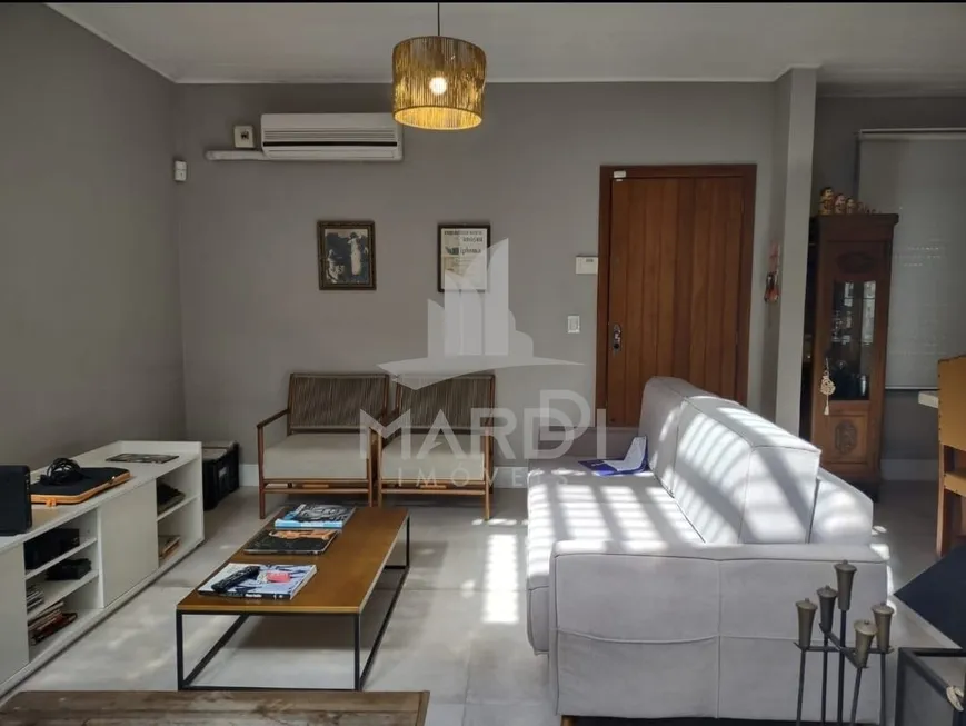 Foto 1 de Casa com 4 Quartos à venda, 174m² em Jardim Itú Sabará, Porto Alegre