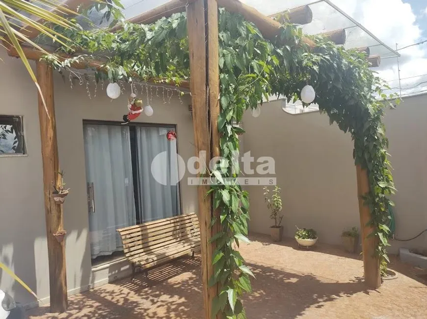 Foto 1 de Casa com 3 Quartos à venda, 269m² em Morada da Colina, Uberlândia