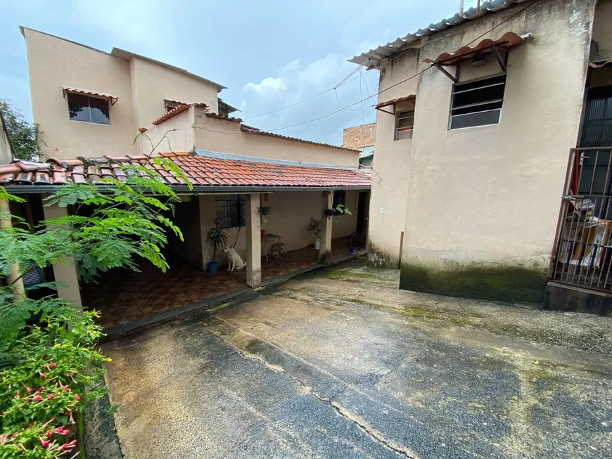 Foto 1 de Casa com 6 Quartos à venda, 132m² em Santa Terezinha, Belo Horizonte