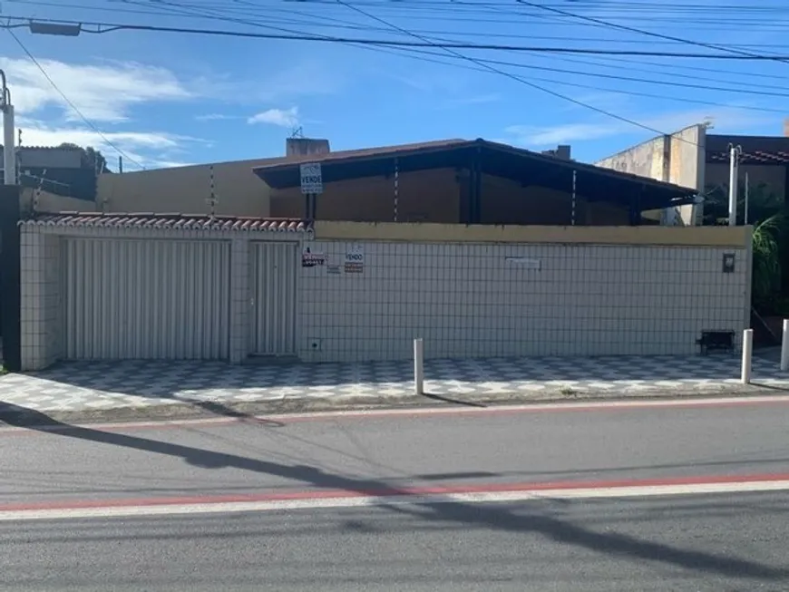 Foto 1 de Casa com 3 Quartos à venda, 250m² em Candelária, Natal