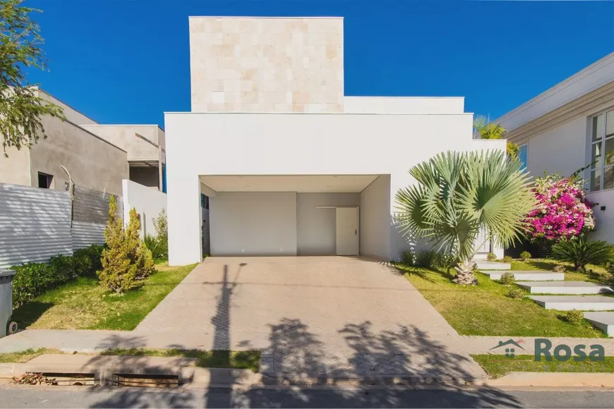 Foto 1 de Sobrado com 4 Quartos para venda ou aluguel, 360m² em Ribeirão do Lipa, Cuiabá