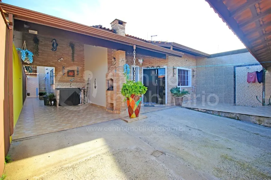 Foto 1 de Casa com 3 Quartos à venda, 149m² em Estancia Sao Jose, Peruíbe