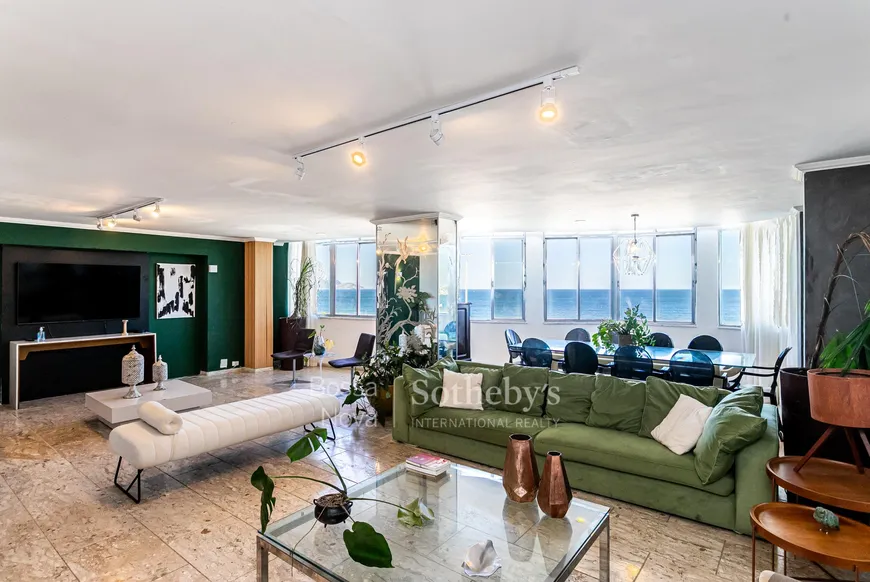 Foto 1 de Apartamento com 4 Quartos para alugar, 240m² em Copacabana, Rio de Janeiro