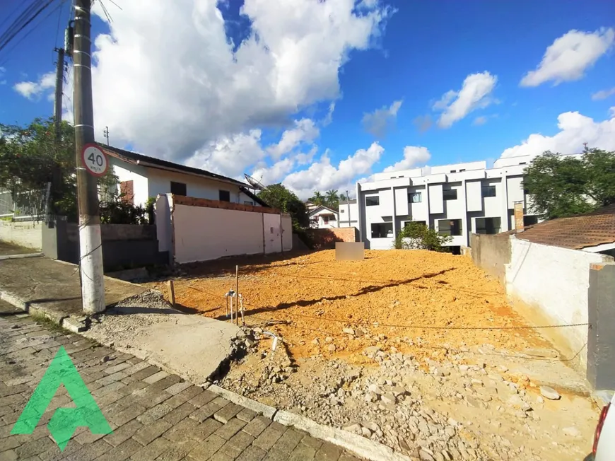 Foto 1 de Lote/Terreno à venda, 300m² em Água Verde, Blumenau