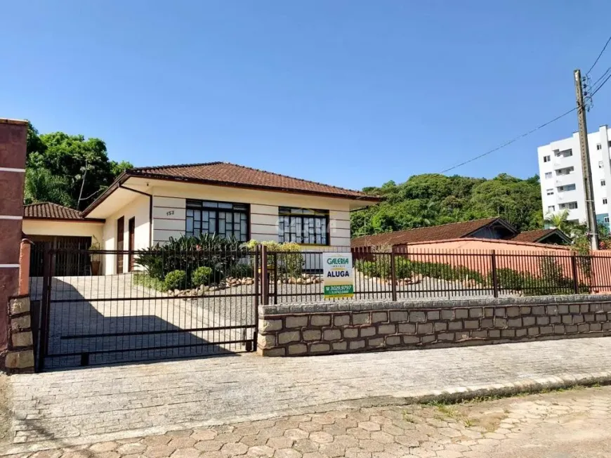 Foto 1 de Casa com 3 Quartos para alugar, 197m² em Floresta, Joinville
