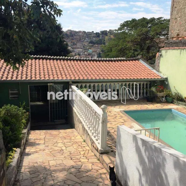 Foto 1 de Casa com 3 Quartos à venda, 150m² em Glória, Belo Horizonte