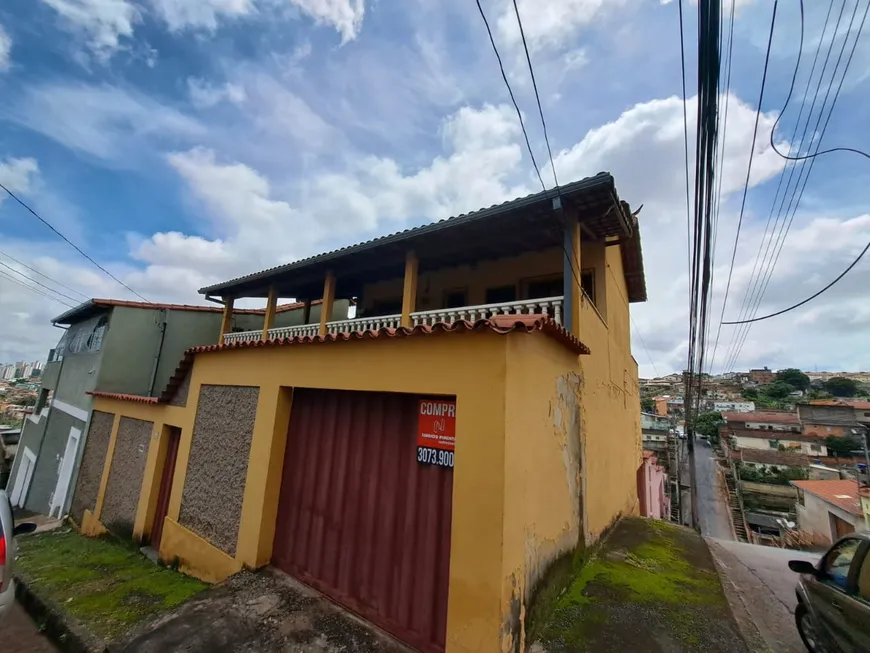 Foto 1 de Casa com 5 Quartos à venda, 235m² em Nova Esperança, Belo Horizonte