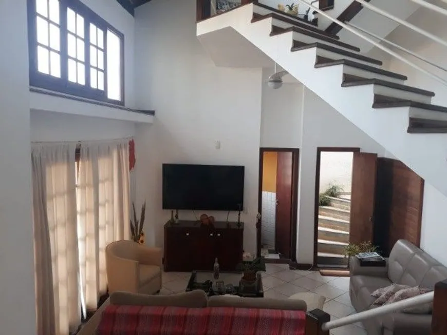 Foto 1 de Casa com 5 Quartos à venda, 400m² em Camboinhas, Niterói