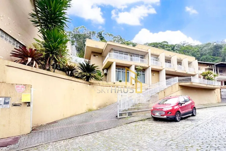 Foto 1 de Casa com 5 Quartos à venda, 376m² em Centro, Blumenau