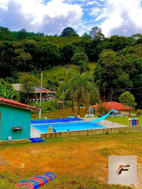 Foto 1 de Fazenda/Sítio com 3 Quartos à venda, 26000m² em Zona Rural, Quitandinha