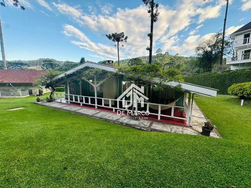 Foto 1 de Casa com 3 Quartos à venda, 233m² em Alto da Boa Vista, Campos do Jordão