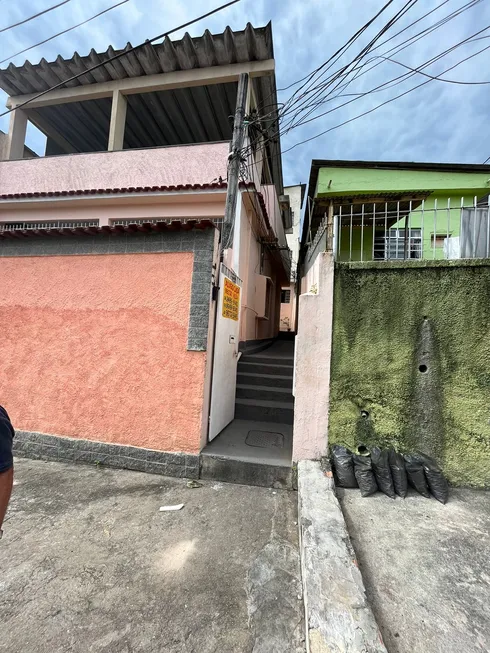 Foto 1 de Casa com 2 Quartos para alugar, 80m² em Irajá, Rio de Janeiro