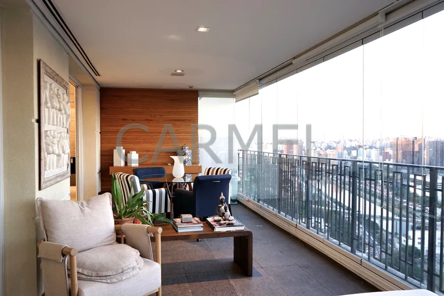 Foto 1 de Apartamento com 2 Quartos para venda ou aluguel, 236m² em Cidade Jardim, São Paulo