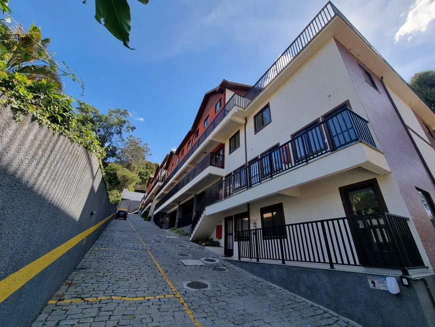 Foto 1 de Apartamento com 2 Quartos à venda, 68m² em Itaipava, Petrópolis