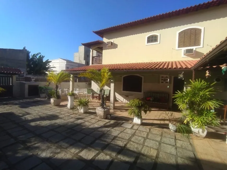 Foto 1 de Casa com 7 Quartos à venda, 320m² em Centro, Saquarema