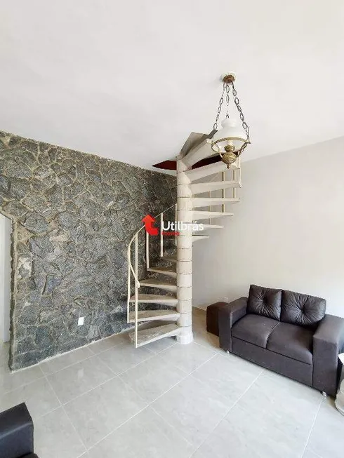 Foto 1 de Casa com 2 Quartos para alugar, 64m² em Sagrada Família, Belo Horizonte