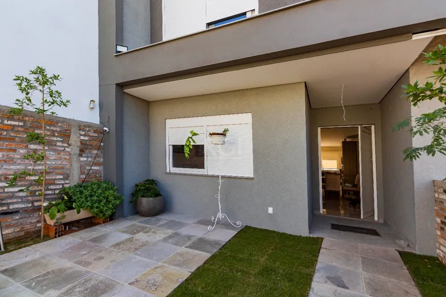 Foto 1 de Casa com 3 Quartos à venda, 251m² em Jardim São Pedro, Porto Alegre