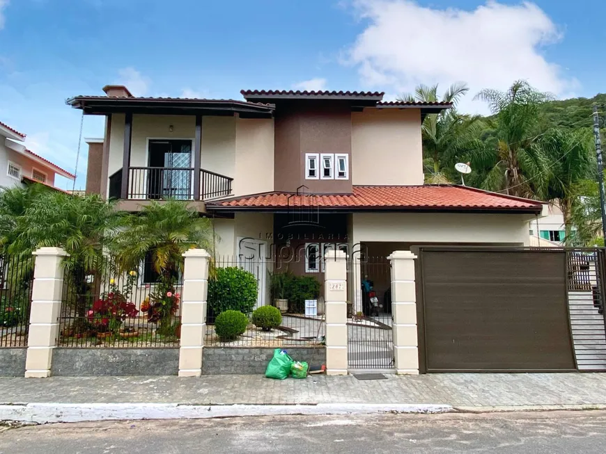 Foto 1 de Casa com 4 Quartos à venda, 400m² em Ressacada, Itajaí