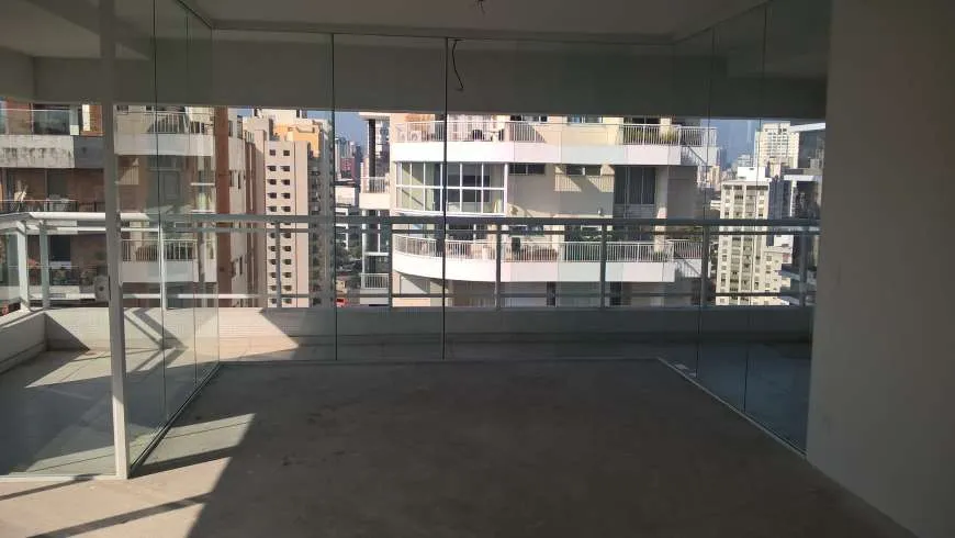 Foto 1 de Apartamento com 3 Quartos à venda, 166m² em Itaim Bibi, São Paulo