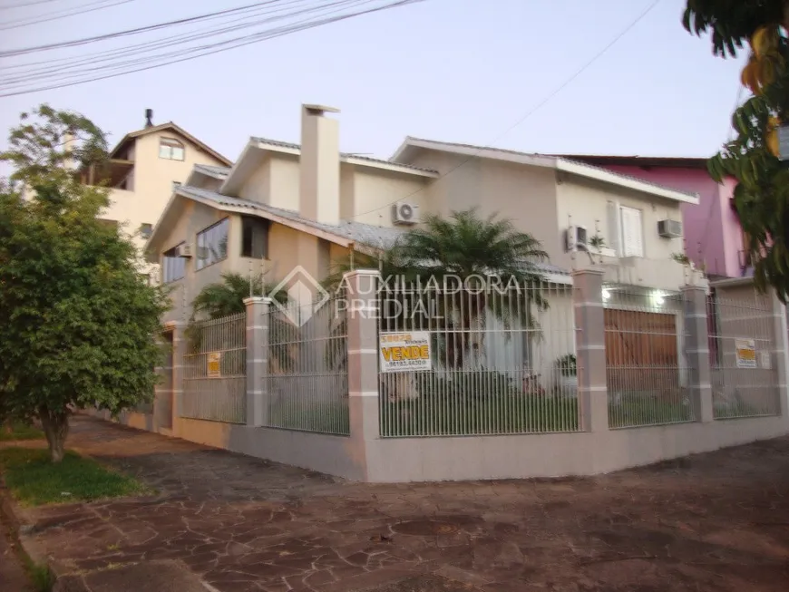 Foto 1 de Sobrado com 3 Quartos à venda, 276m² em Jardim Planalto, Porto Alegre